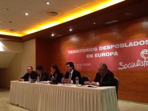 Félix Lavilla en su ponencia sobre despoblación en Teruel.